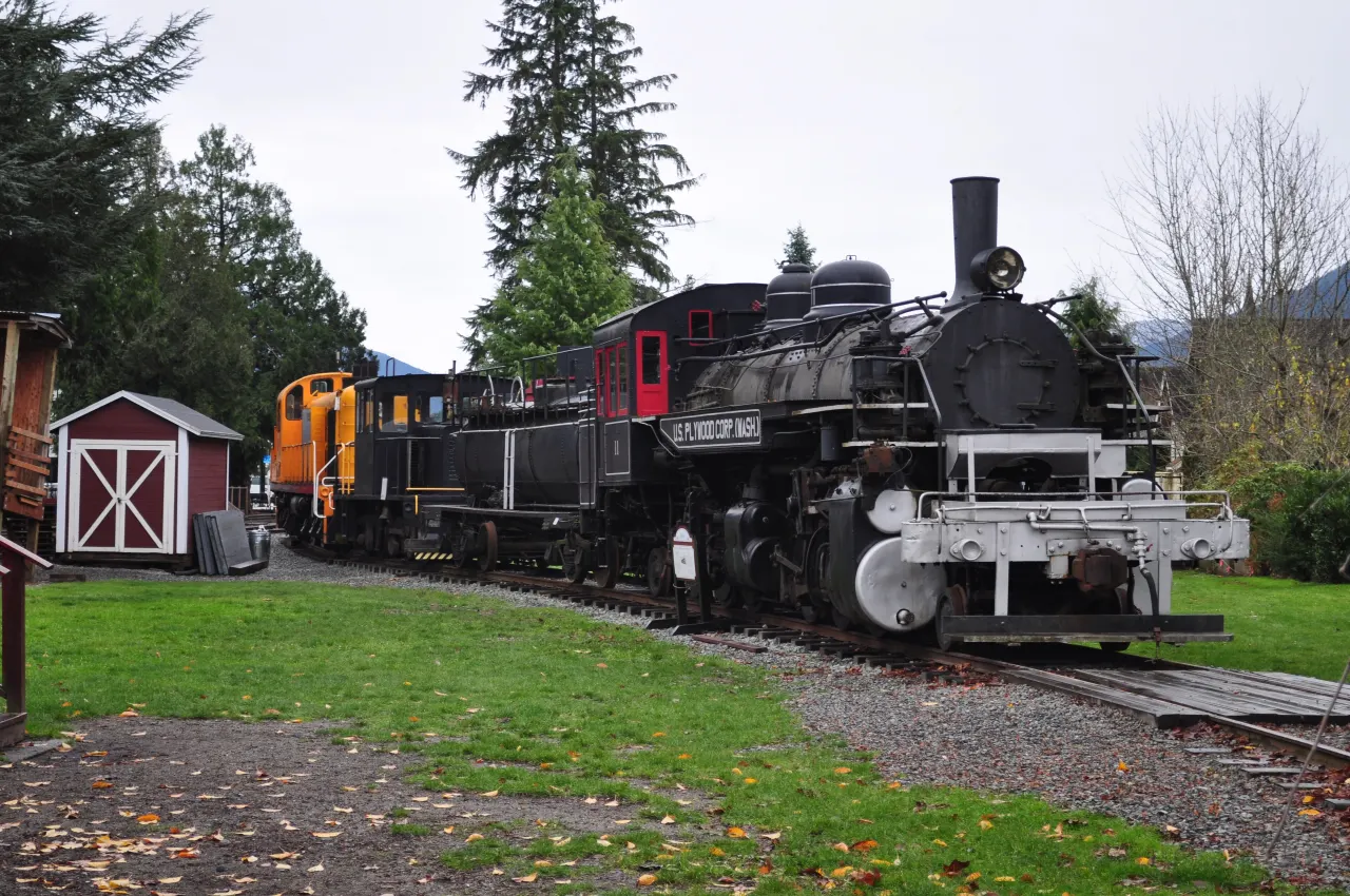 A black 1926 Mallet steam locomotive on display track beside the Snoqualmie Depot